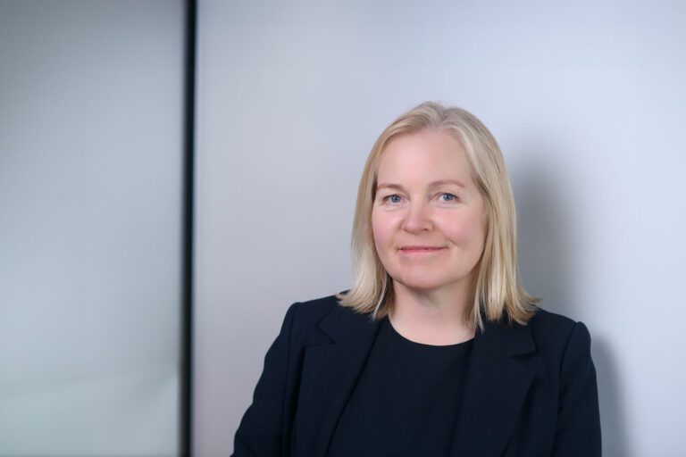 Jo Mackie