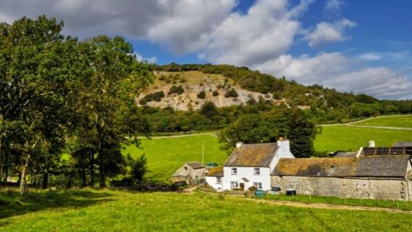 Farm cottages: Finding a way through the statutory maze